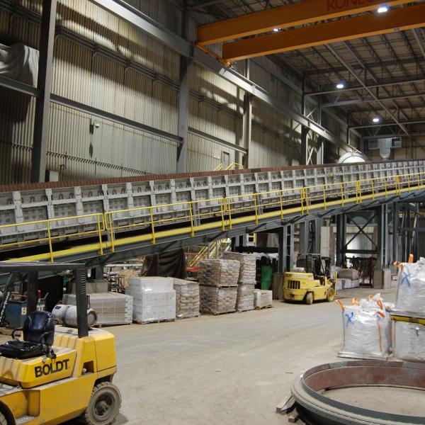 Heavy scrap conveying