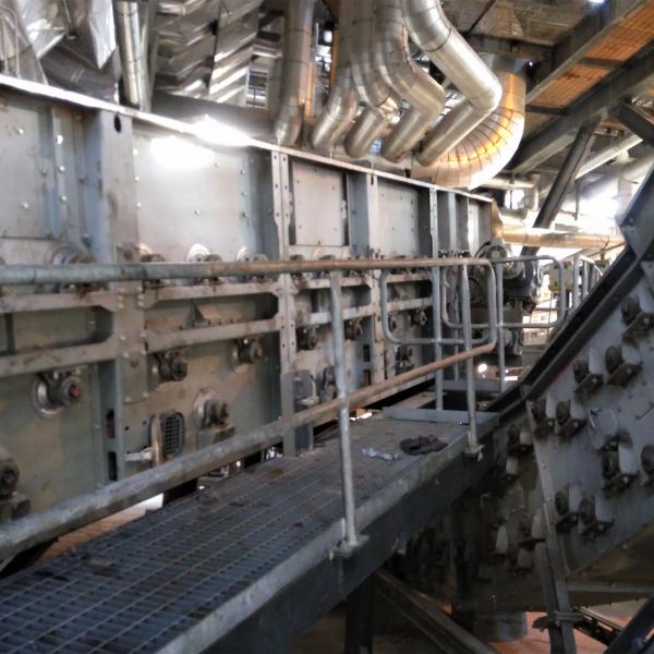 Fluidized bed ash handling