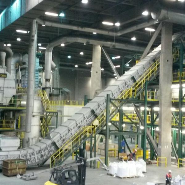 Hot shredded scrap conveying