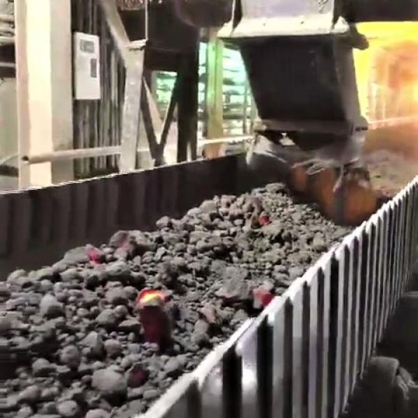 Hot clinker conveying
