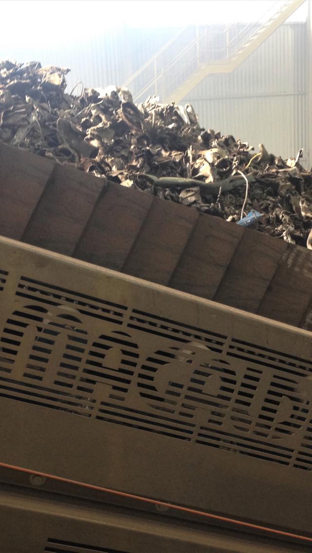 EAF scrap infeed conveyor systems