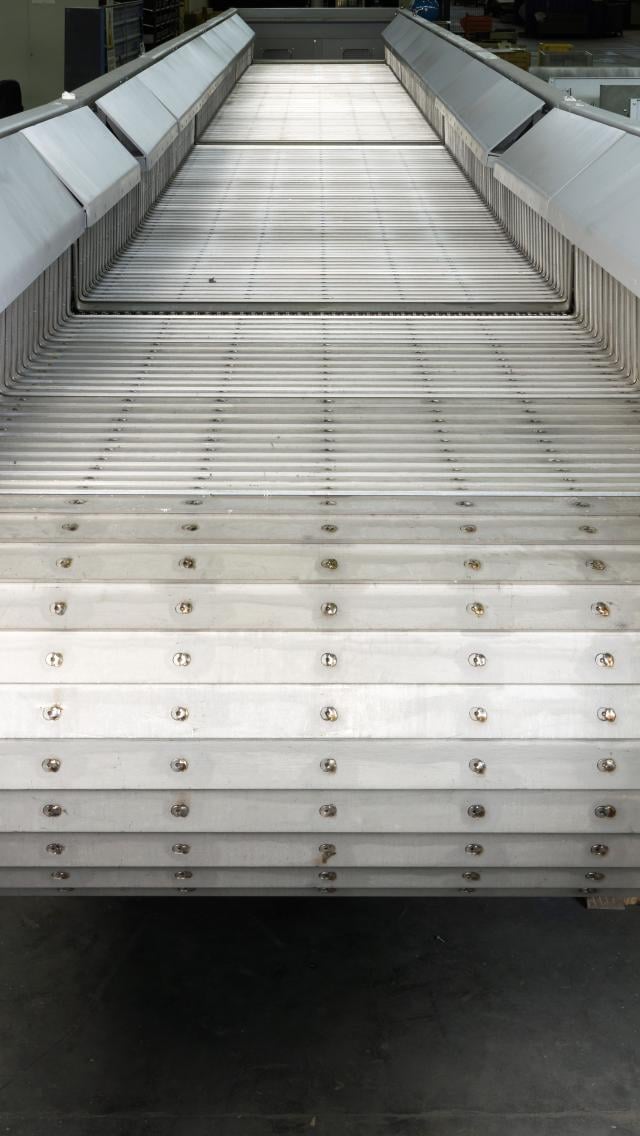 The Superbelt® steel belt conveyor technology