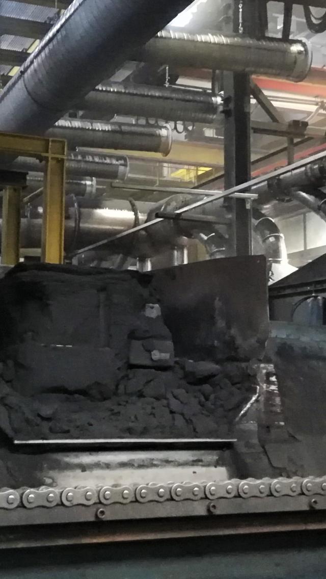In-mold cooling conveyor