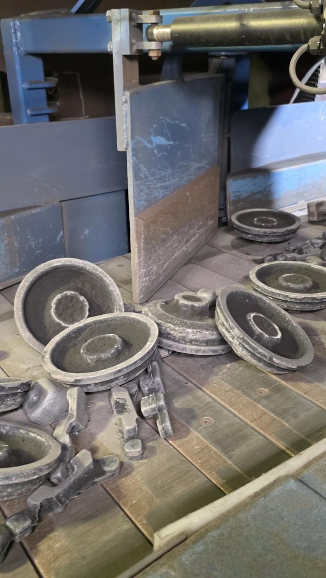 Trasportatore a nastro per la cernita automatica