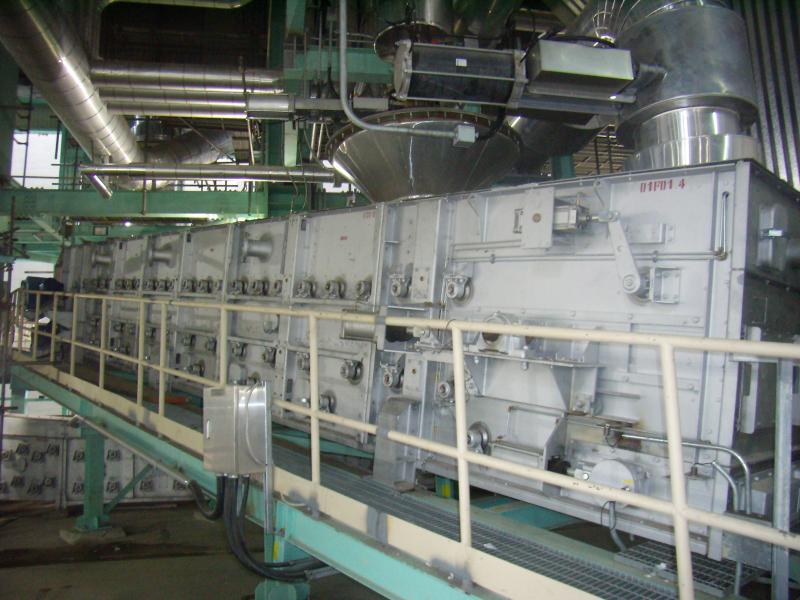 Fluidized bed ash handling