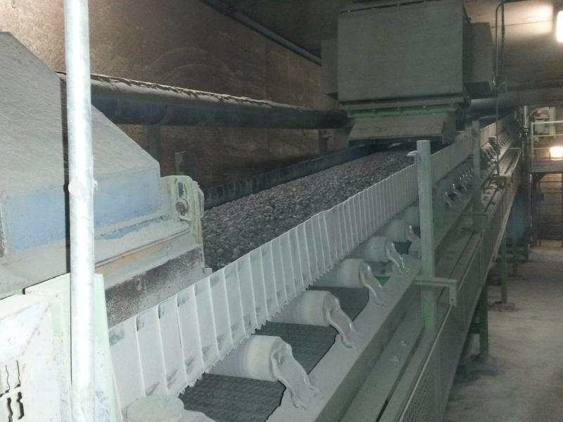 Hot clinker conveying