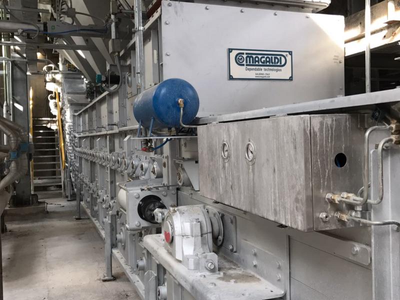 Dry incinerator bottom ash handling