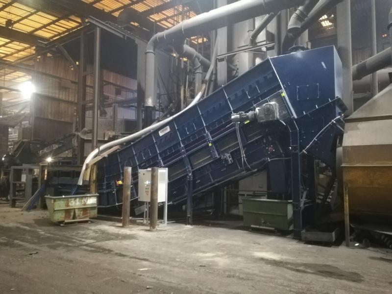 Hot sand conveying