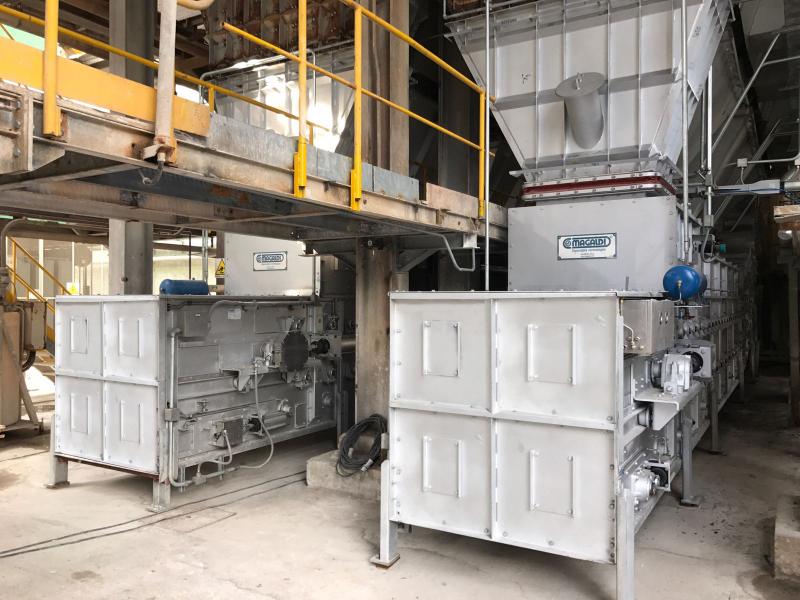 Dry incinerator bottom ash handling