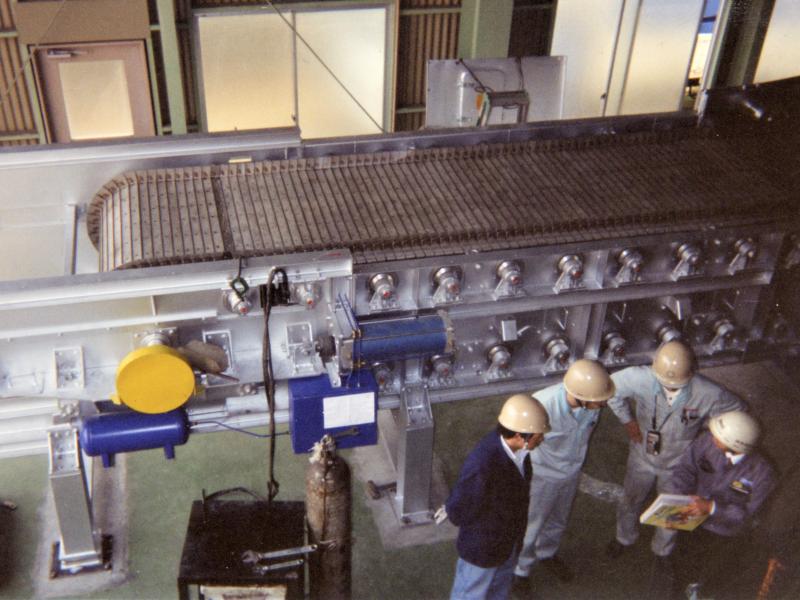 Steel belt conveyor