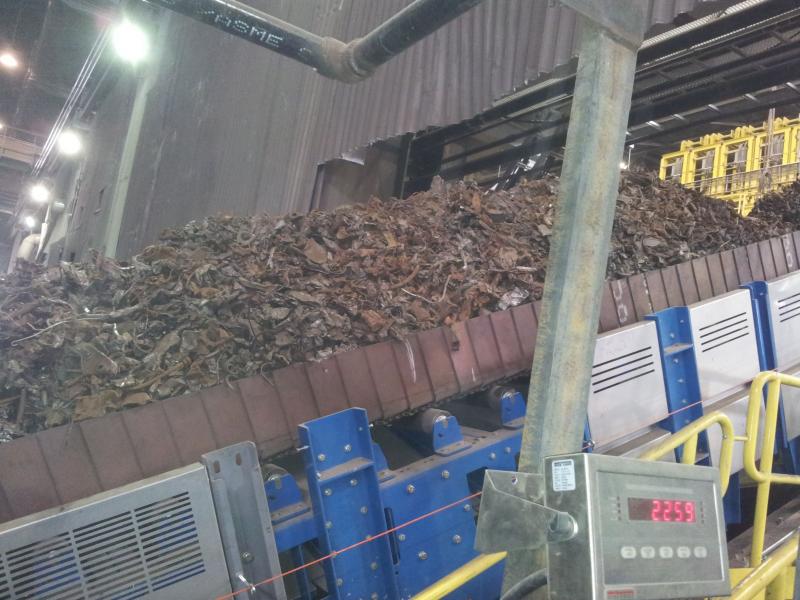 Heavy steel scrap conveying
