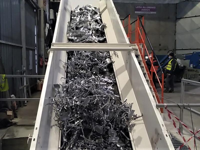 Aluminum scrap conveying