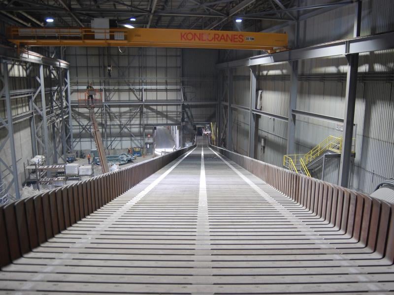 Heavy scrap conveying