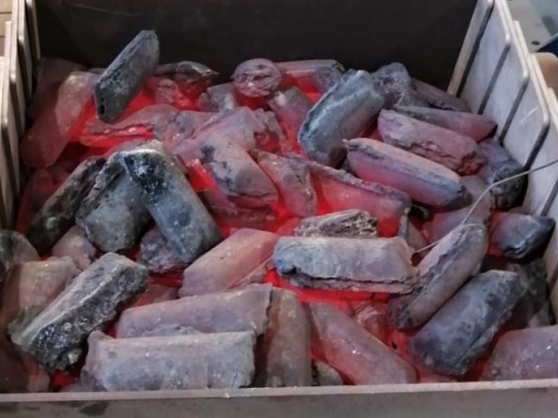 Transport of hot briquetted iron