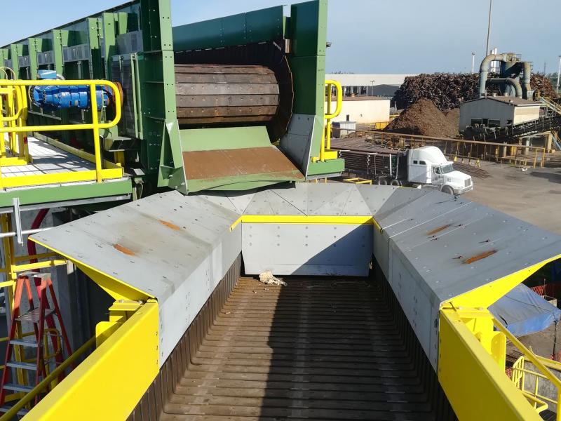 high lateral skirtboards for material containment