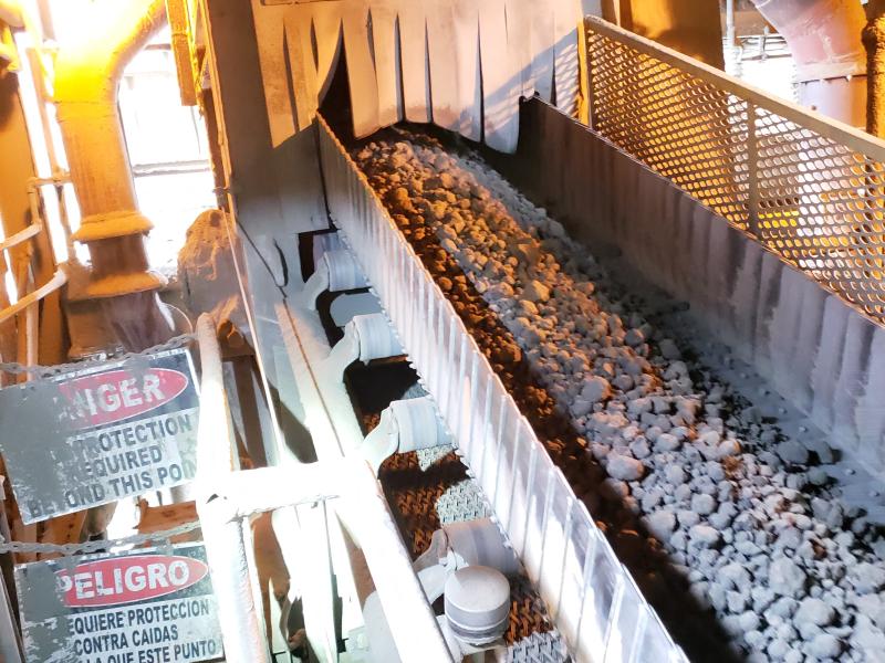 Hot clinker conveying