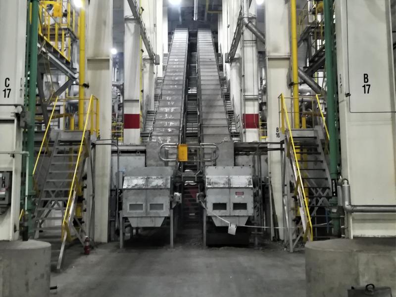 Hot shredded scrap conveying, aluminum recycling, secondary aluminum