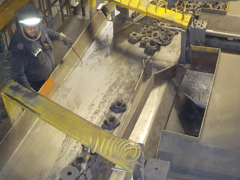 Silica dust, vibratory conveyor