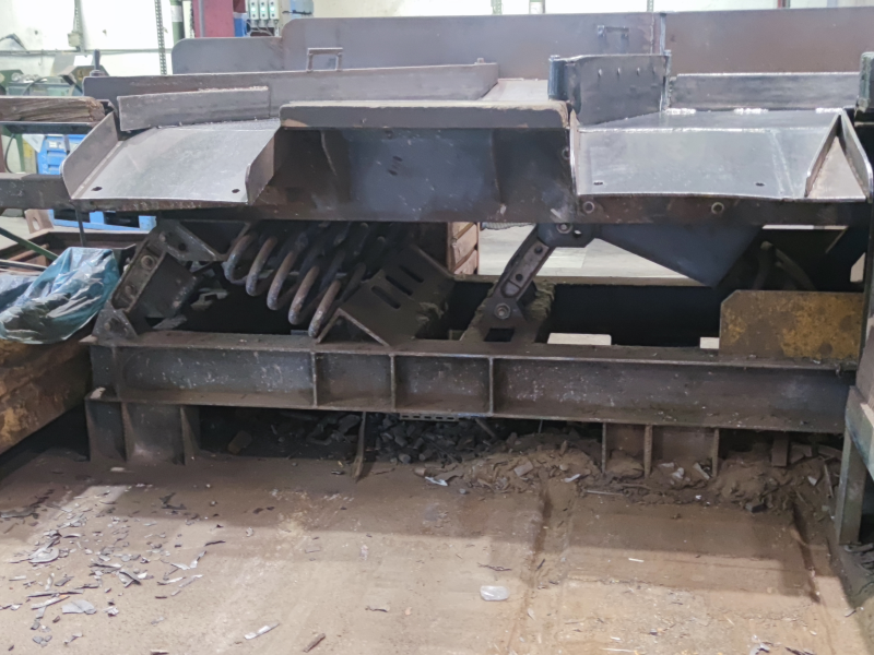 Vibratory conveyor, silica dust, RCS